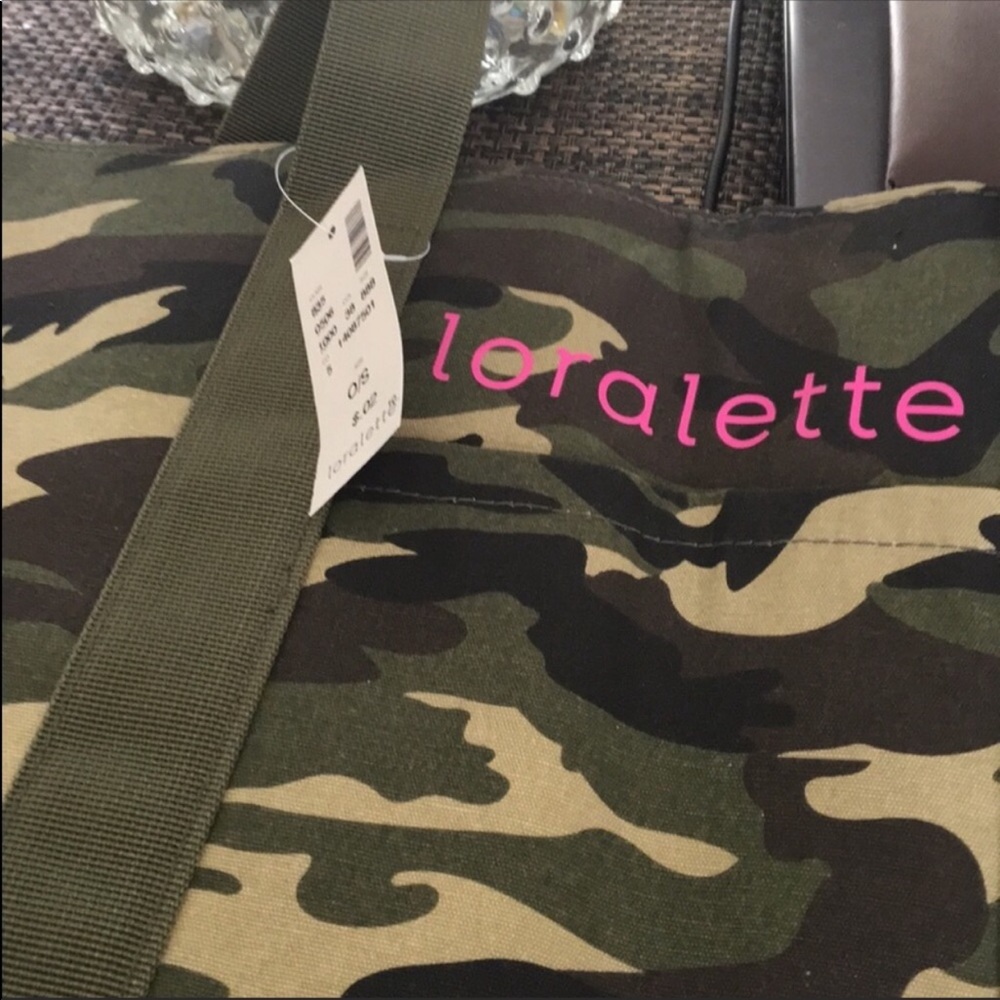 ❤️ brand new camo tote with tags on❤️ - Picture 2 of 2